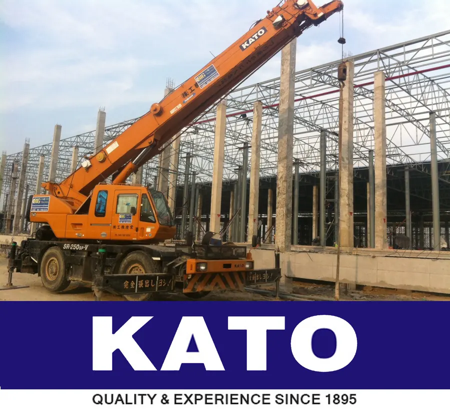 เครน KATO SR-250SP ทำงานที่ไซต์ก่อสร้างโกดัง