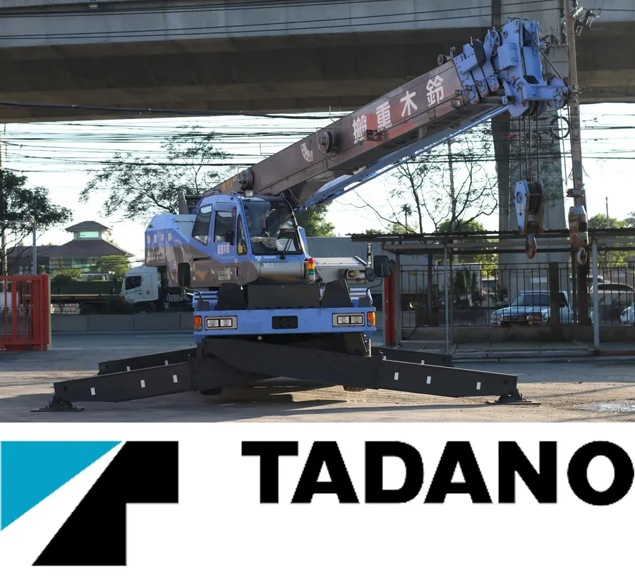 เครน TADANO กางขาตั้งพร้อมทำงานใต้ทางด่วน