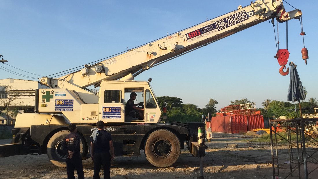 เครนล้อยางของ BIG MACHINE TRADING ใช้ยางขนาด 1400R25 ทั้ง 4 ล้อ