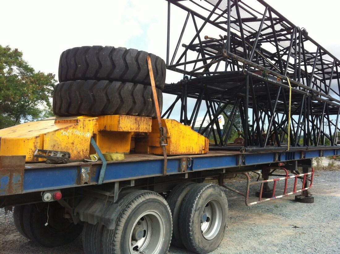 ยางอะไหล่ขนาด 1400R25 เตรียมขนส่งไปเปลี่ยนให้เครนที่หน้างาน