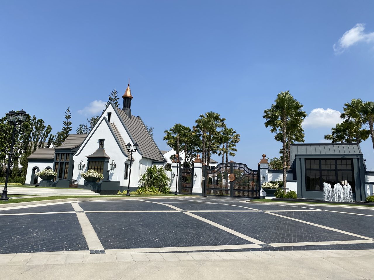 อาคาร Clubhouse สไตล์หรูหราของโครงการ Malton Gates กรุงเทพกรีฑา ที่ก่อสร้างเสร็จสมบูรณ์แล้ว
