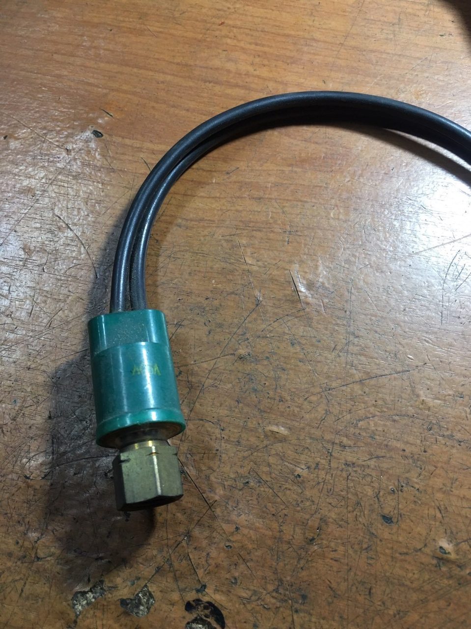 สวิตช์แอร์แรงดัน (Pressure Switch) อะไหล่แท้สำหรับรถเครน TADANO TR250M-6 พร้อมสายไฟและข้อต่อทองเหลือง