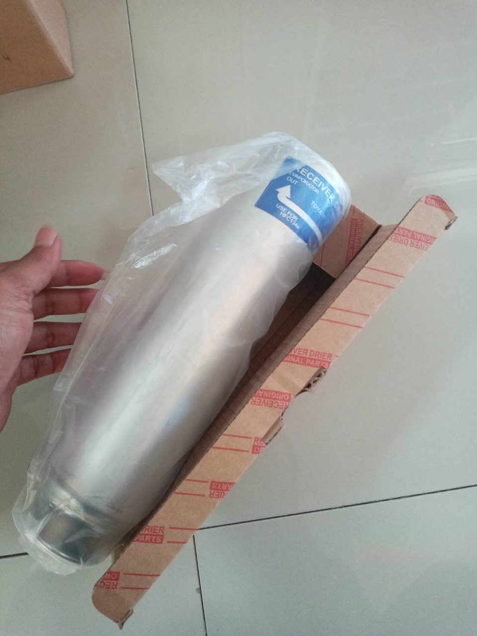 ไดเออร์แอร์ (Receiver Drier) พร้อมกล่องบรรจุอะไหล่แท้ Toyato สำหรับรถเครน TADANO TR250M-6