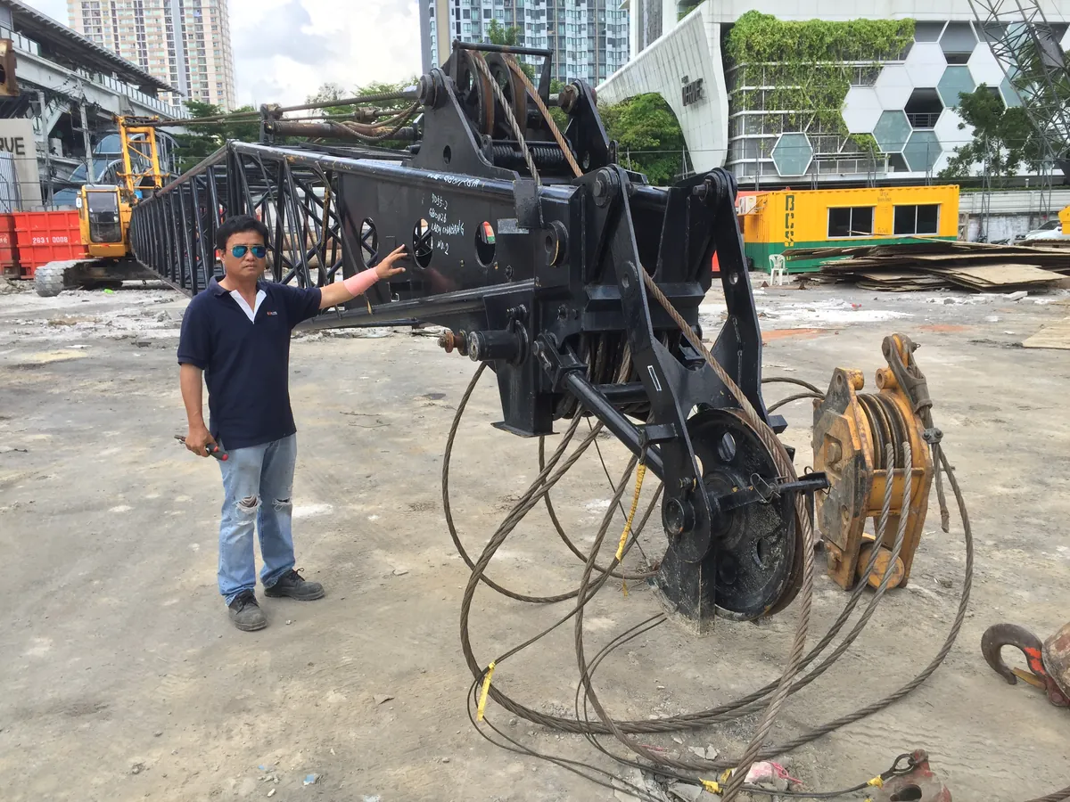 ทีมงาน BIG MACHINE TRADING ตรวจสอบรอกใหญ่และสลิงที่ไซต์งานแหลมฉบัง