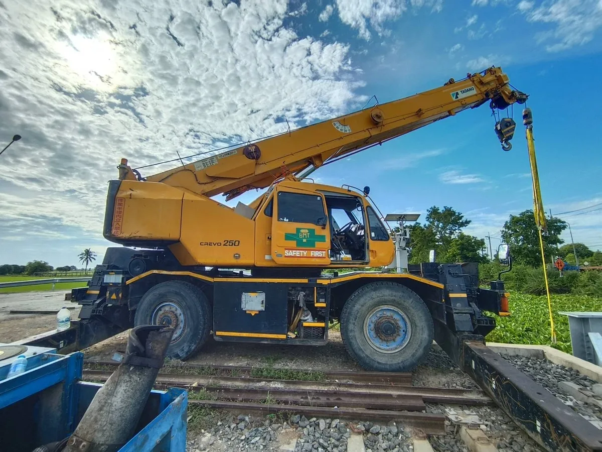 เครน BIG MACHINE TRADING Tadano Crevo 250 หน้างานสะพานรถไฟสระบุรี